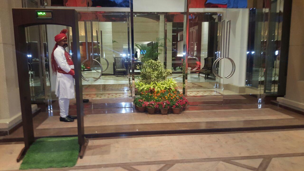 Golden Galaxy Hotels & Resorts Faridabad Exterior photo