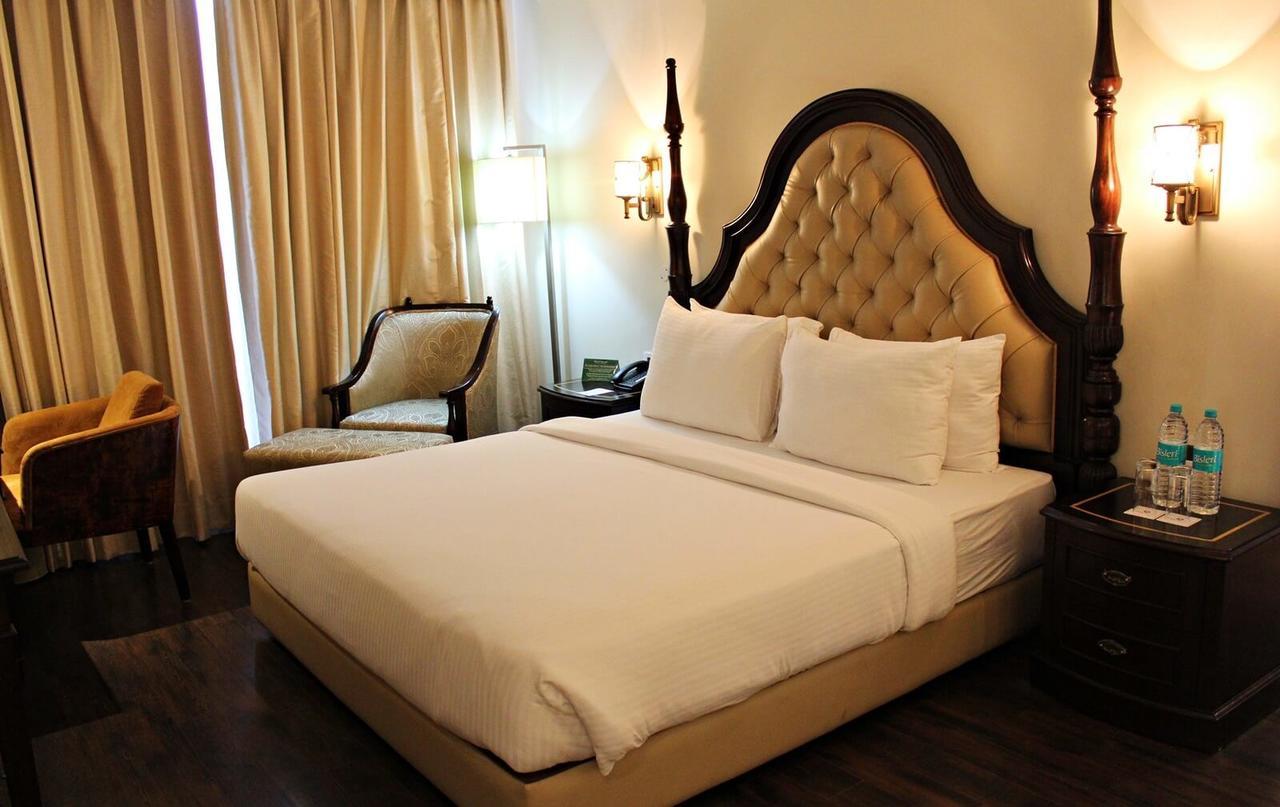 Golden Galaxy Hotels & Resorts Faridabad Exterior photo